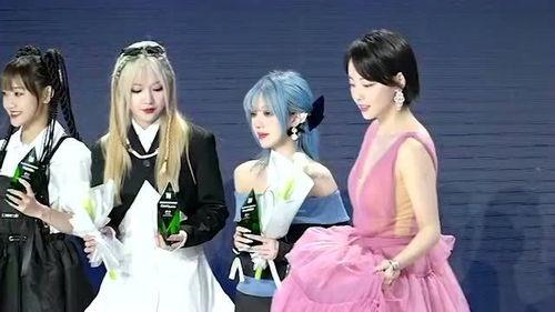 徐璐明星网红同台演出,跨界合作精彩纷呈